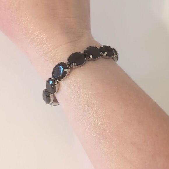 742 Silver with Black Faceted Stones Oval Link Beaded Stretch Bracelet - Picture 2 of 4